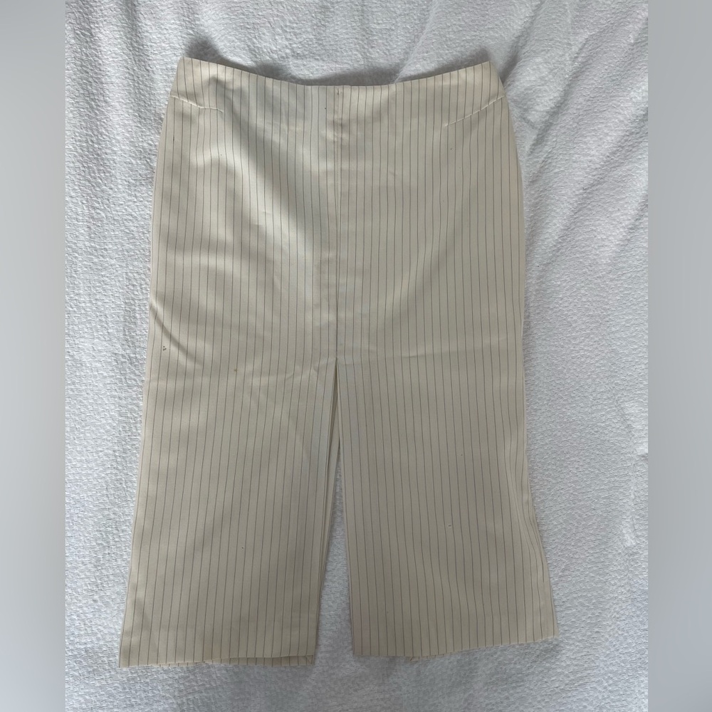 Gucci midi white and black striped skirt. Size 40. Pre owned